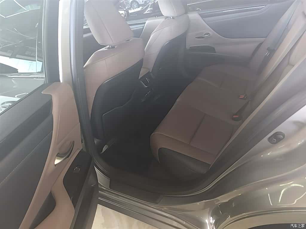 Lexus ES, 2023 17