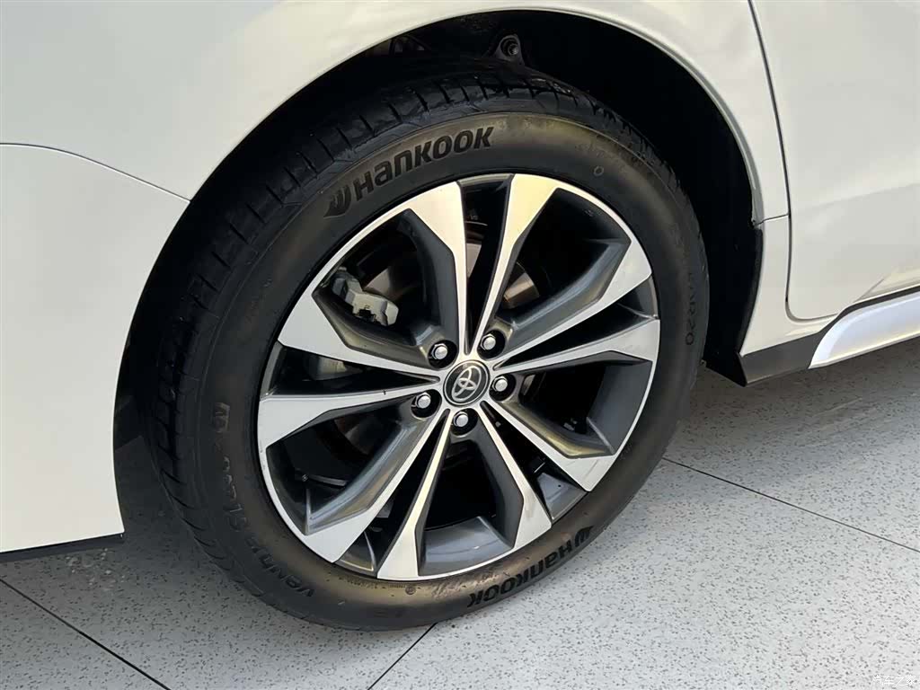 Toyota Granvia, 2024 28
