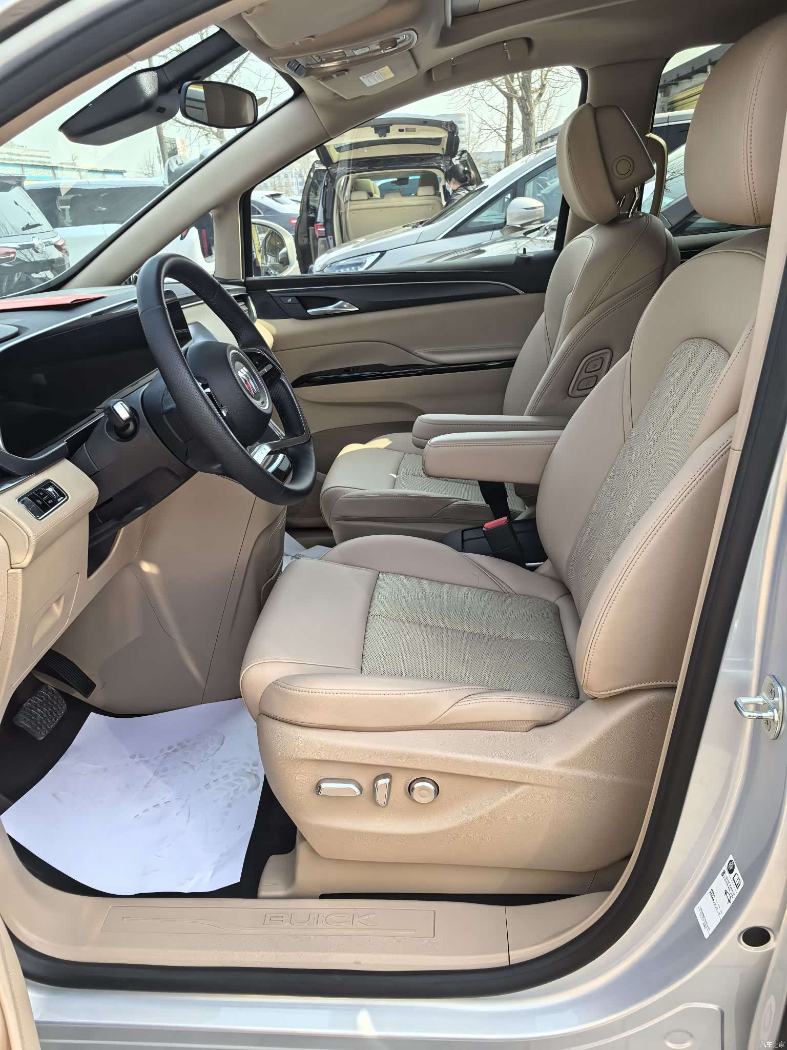 Buick GL8, 2025 8