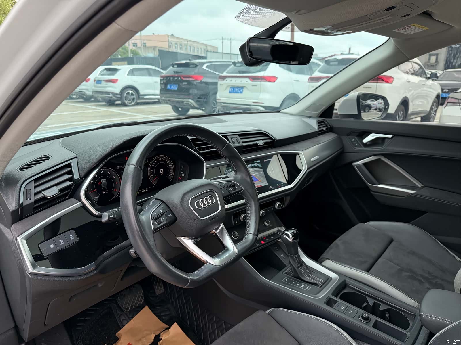 Audi Q3, 2022 10