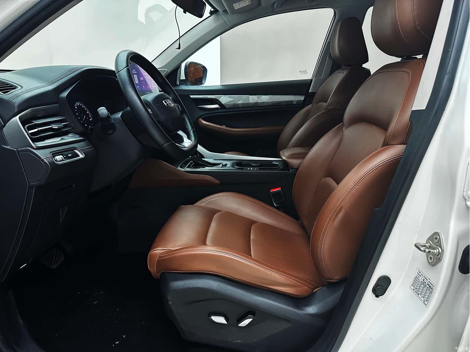 Geely X6, 2021 11