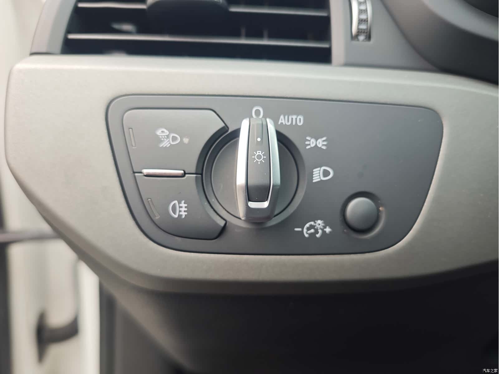 Audi A4L, 2019 17