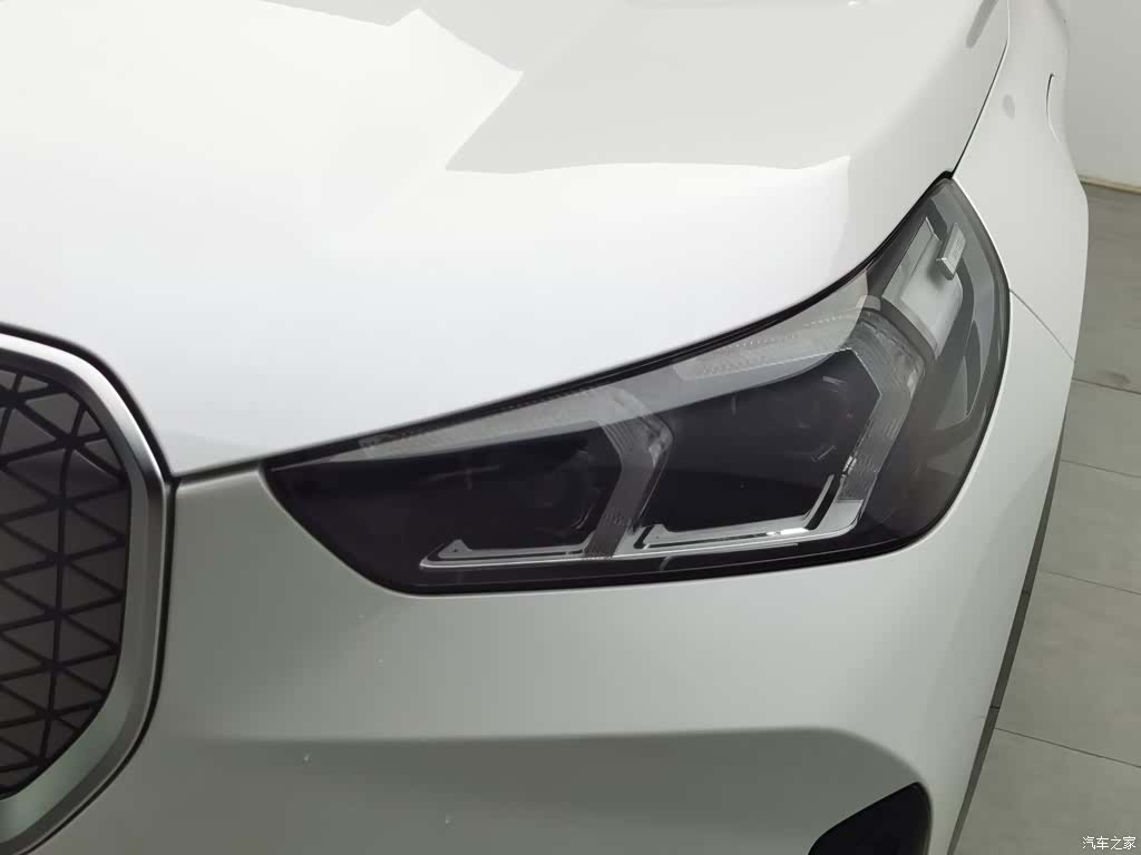 BMW iX1, 2025 7