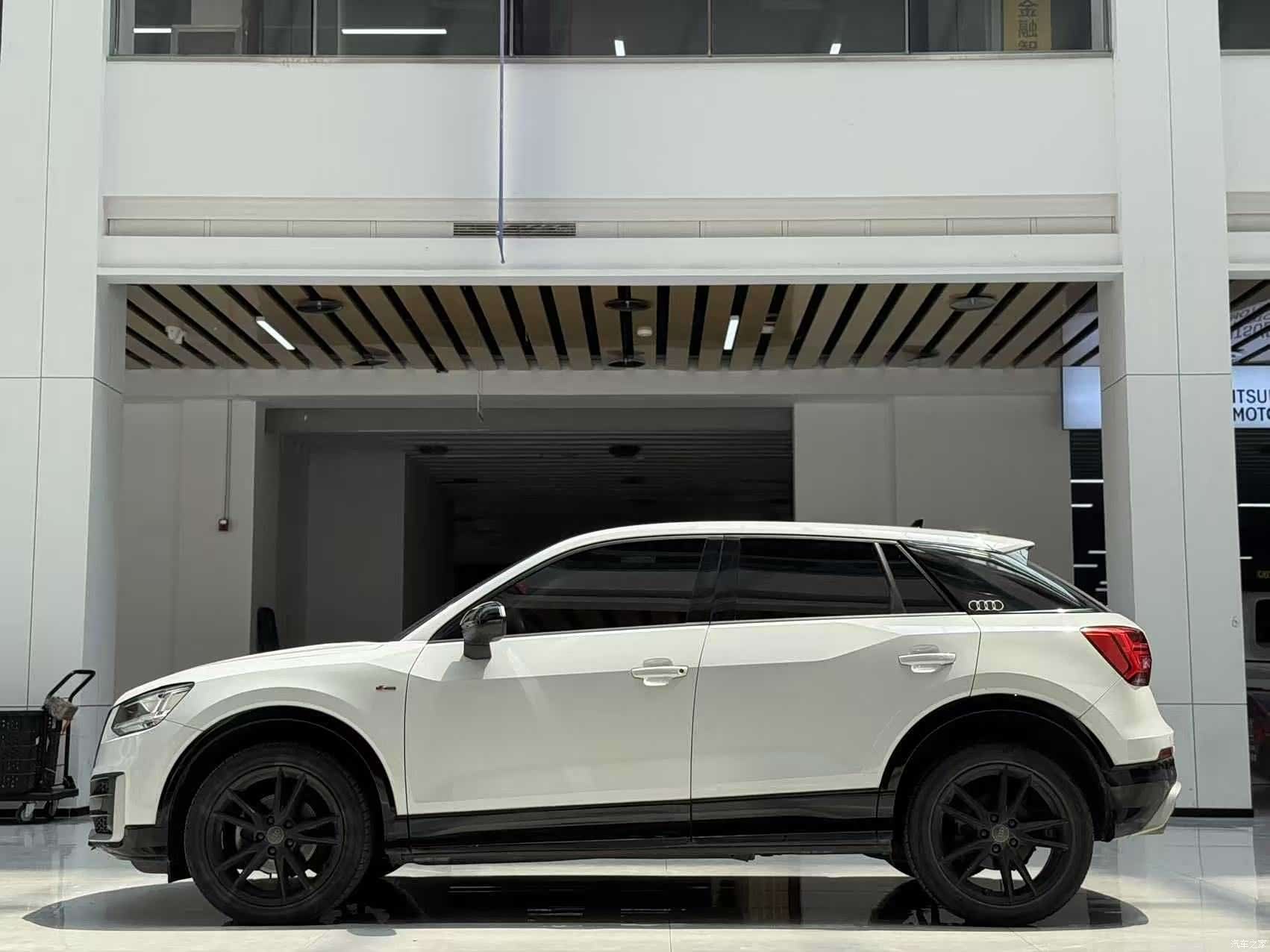 Audi Q2L, 2020 8