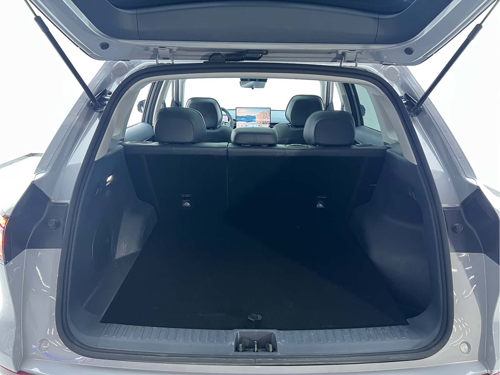 Geely Galaxy E5, 2025 27