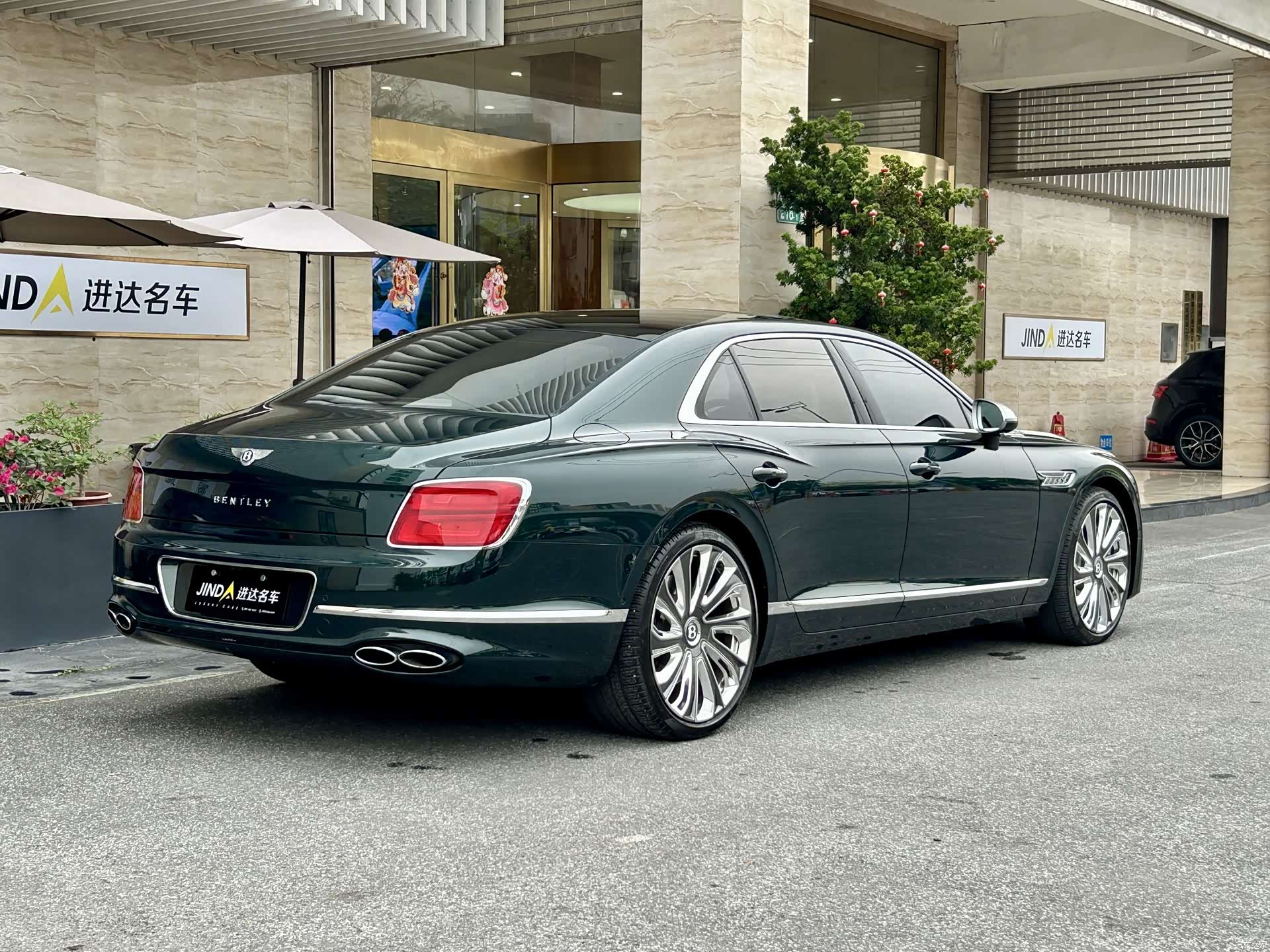 Bentley Flying Spur, 2023 10