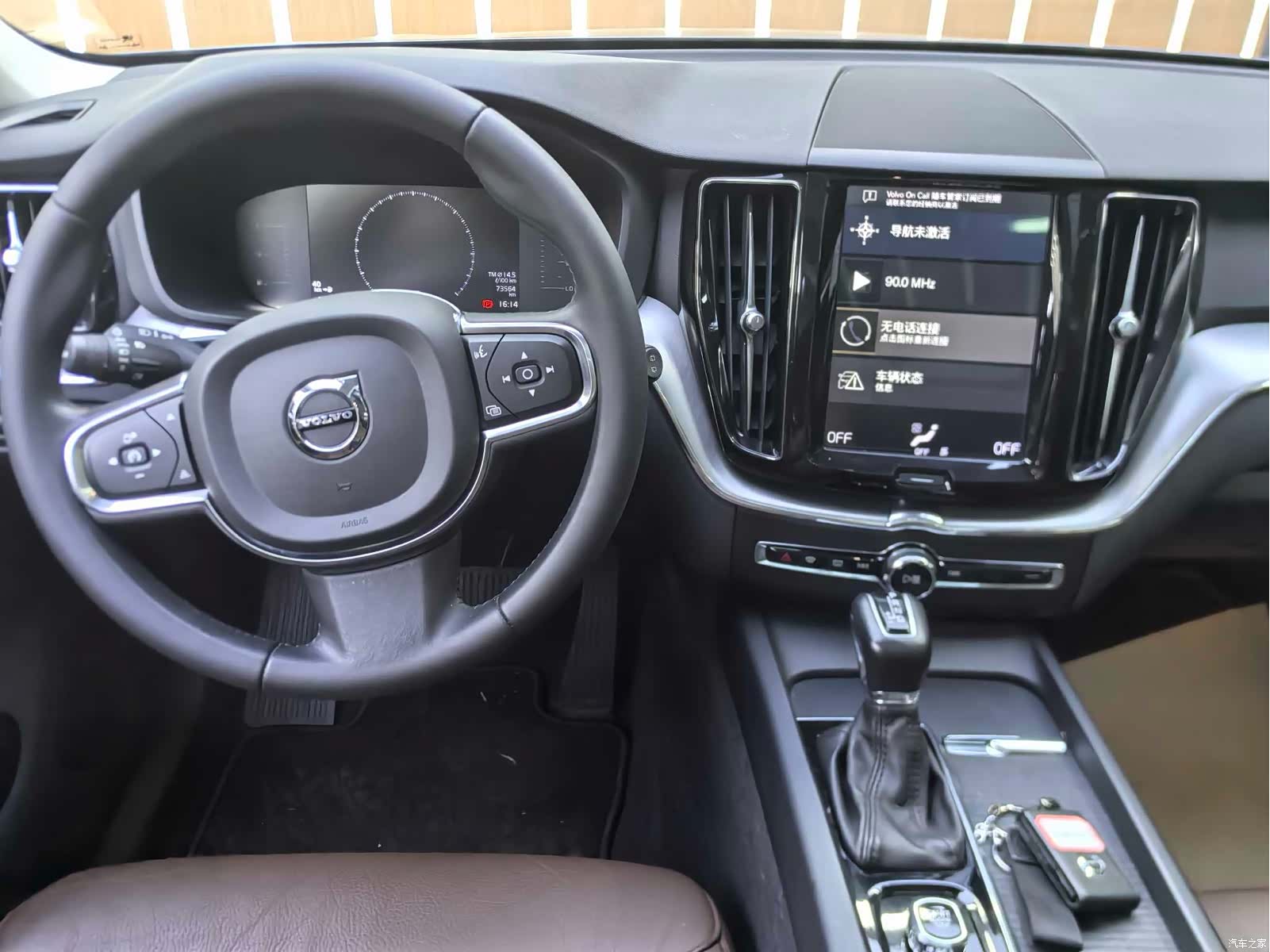 Volvo XC60, 2019 все фото