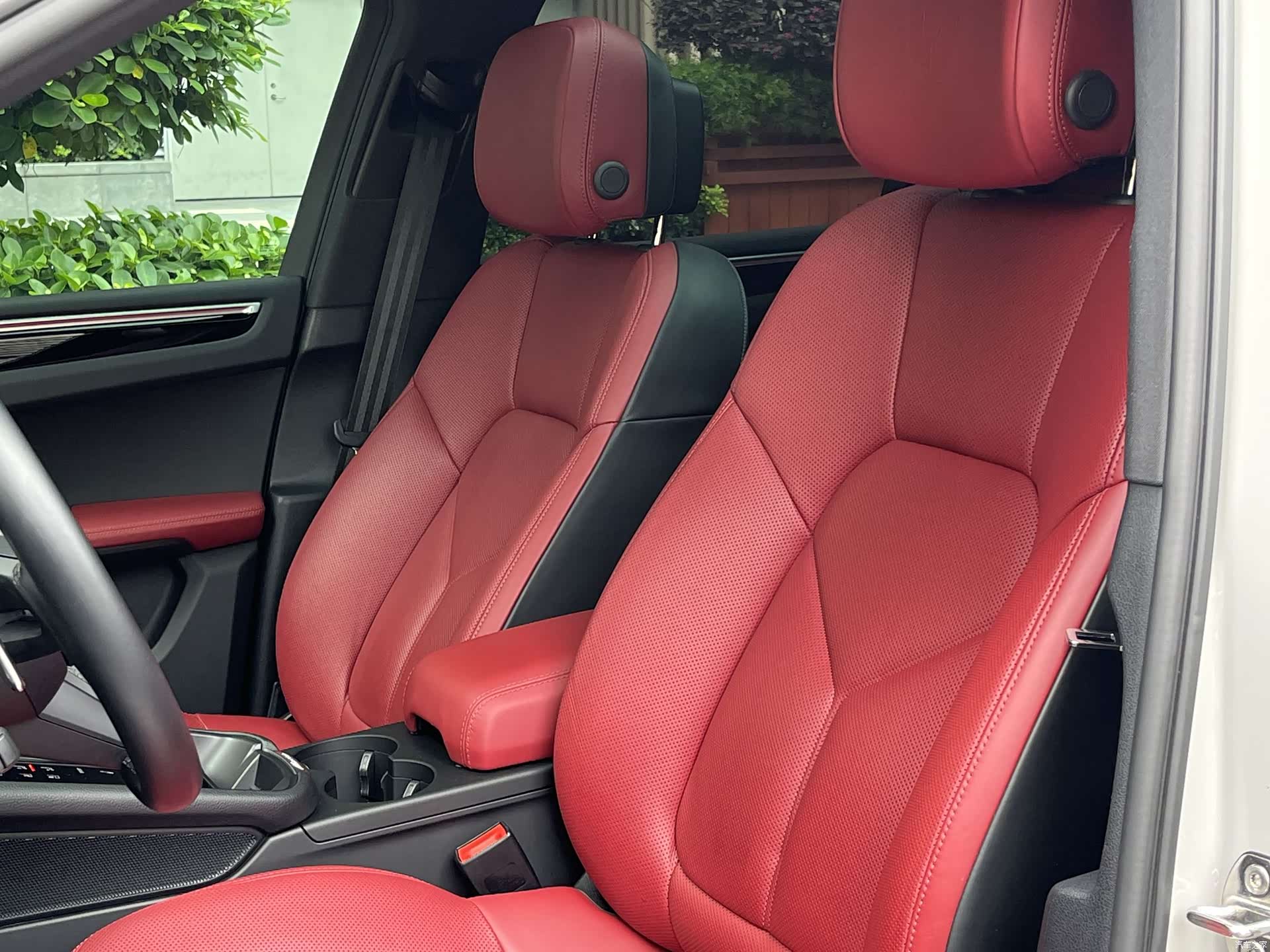 Porsche Macan, 2023 11