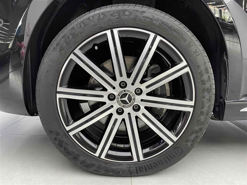 Mercedes-Benz V-Class, 2024 36