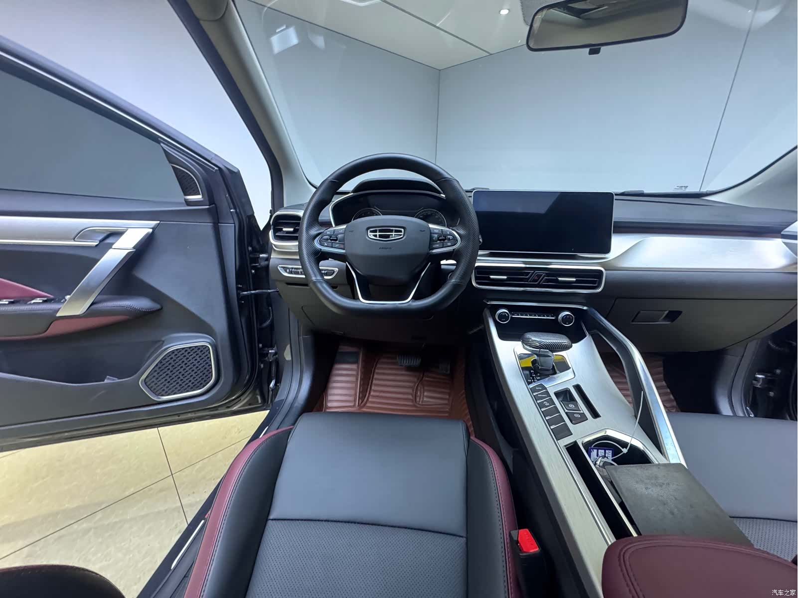 Geely Coolray, 2023 10