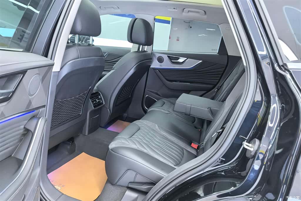 Hongqi HS5, 2024 11