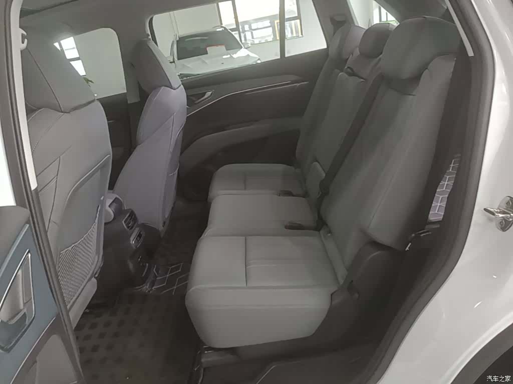 Audi Q5 e-tron, 2022 13