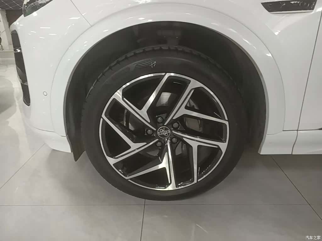 Audi e-tron, 2025 25