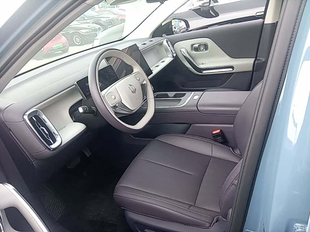 Leapmotor B01, 2025 16