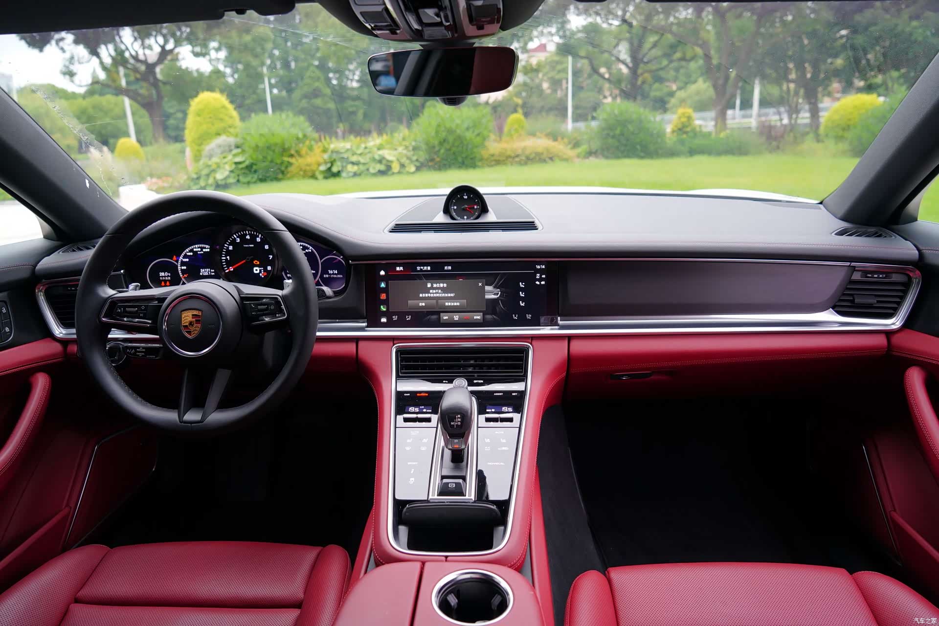 Porsche Panamera, 2023 все фото