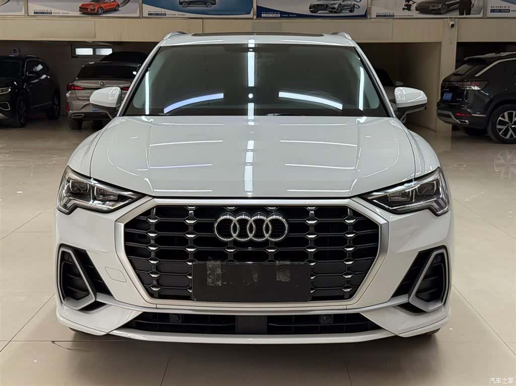 Audi Q3, 2023 2