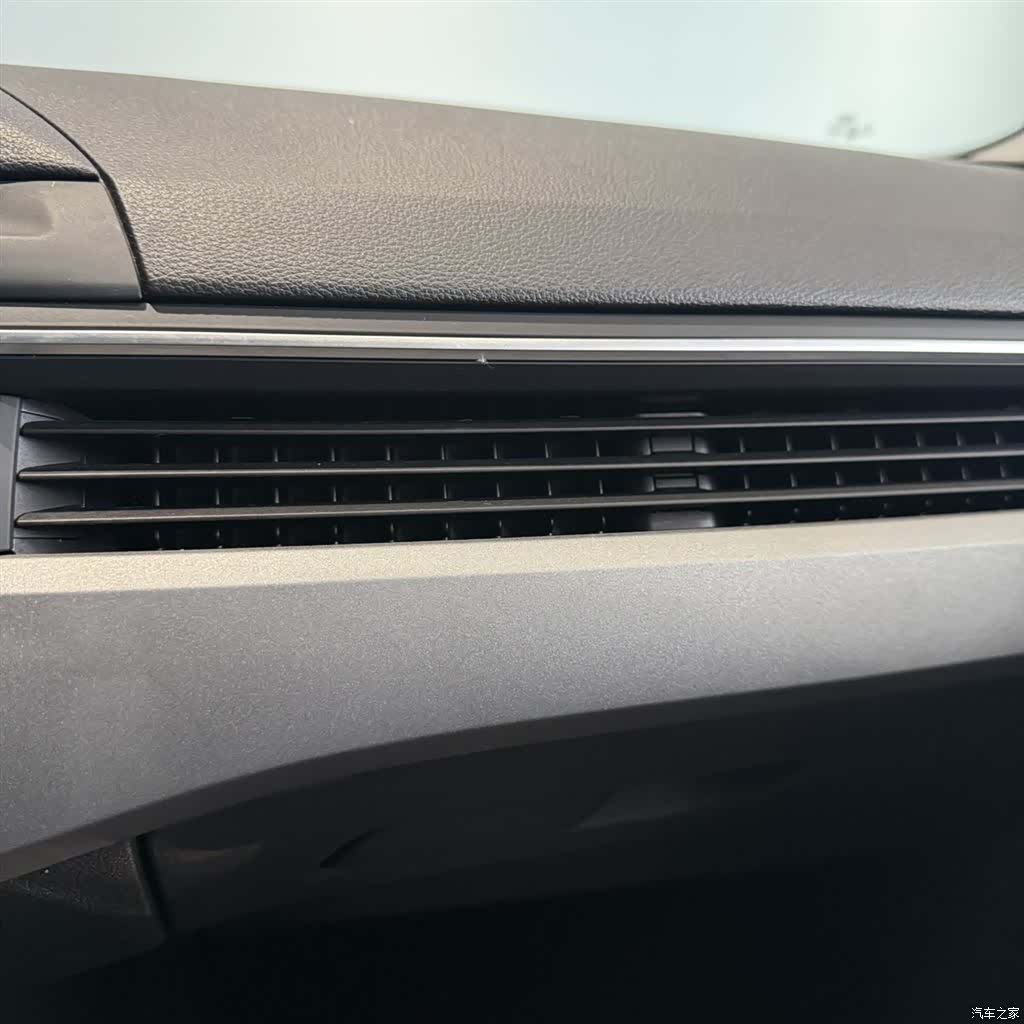 Audi A4L, 2019 9