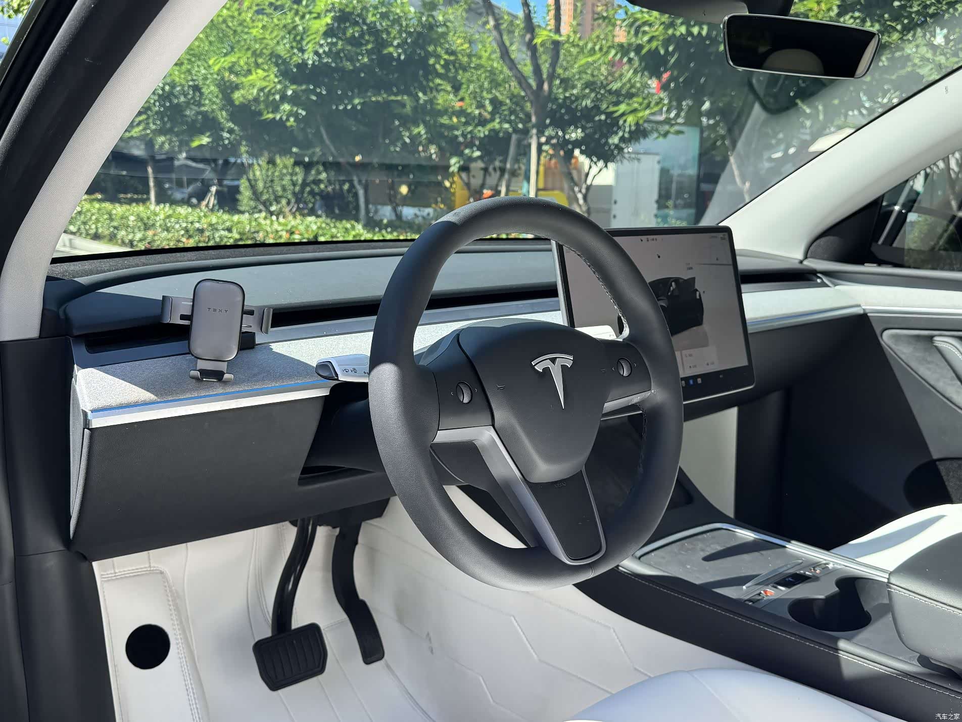 Tesla Model Y, 2024 13
