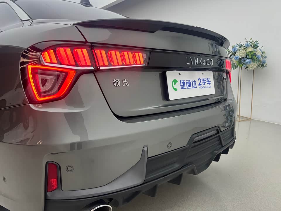 Lynk & Co 03