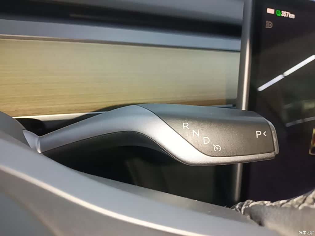 Tesla Model Y, 2023 14