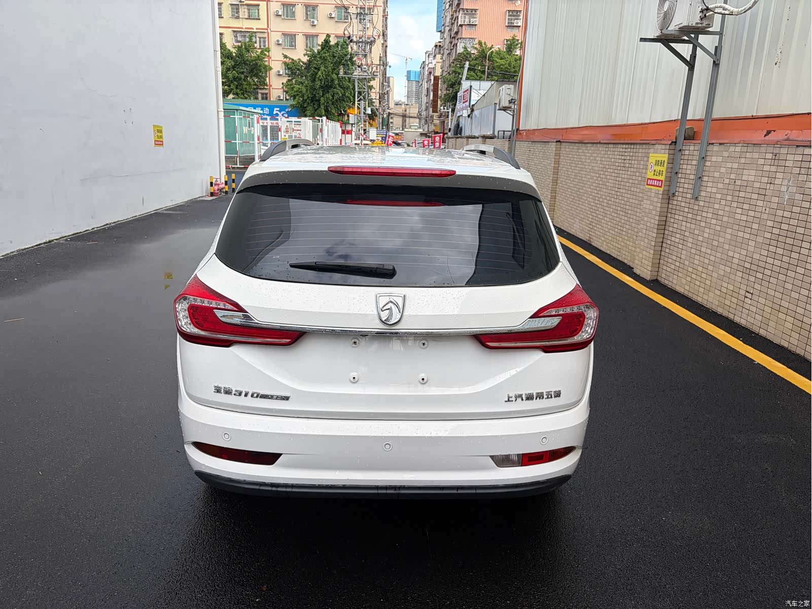 Wuling 310W, 2017 9