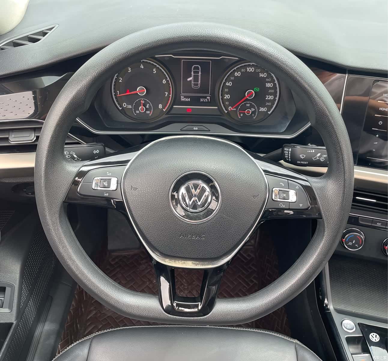Volkswagen Passat, 2023 11