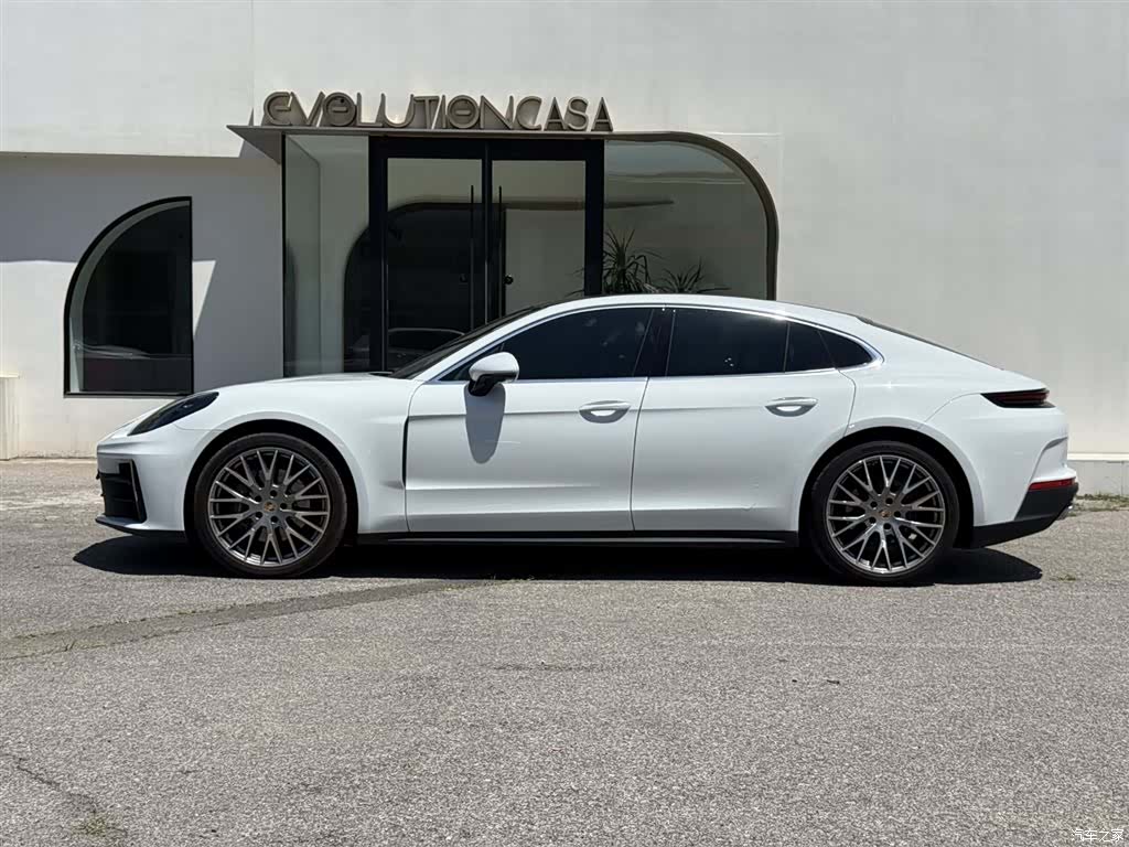 Porsche Panamera, 2024 2