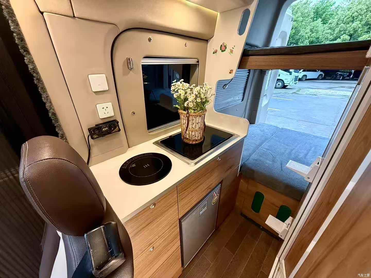 Maxus V90, 2023 8
