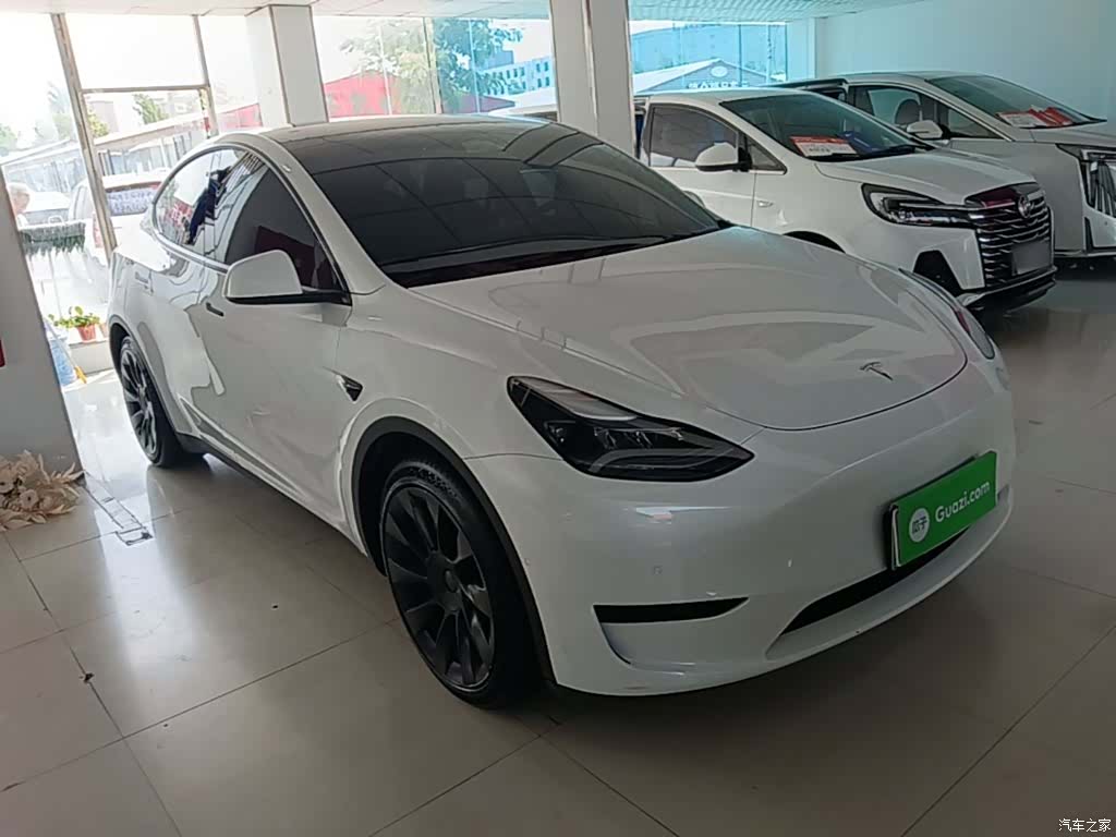 Tesla Model Y, 2023 4