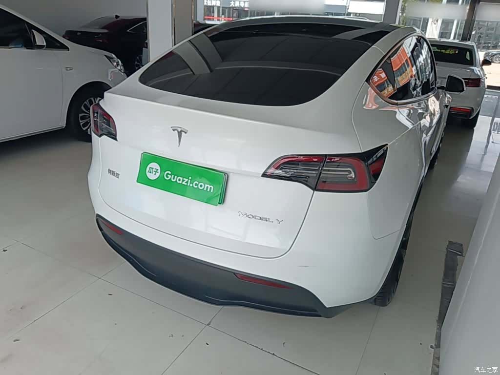 Tesla Model Y, 2023 7