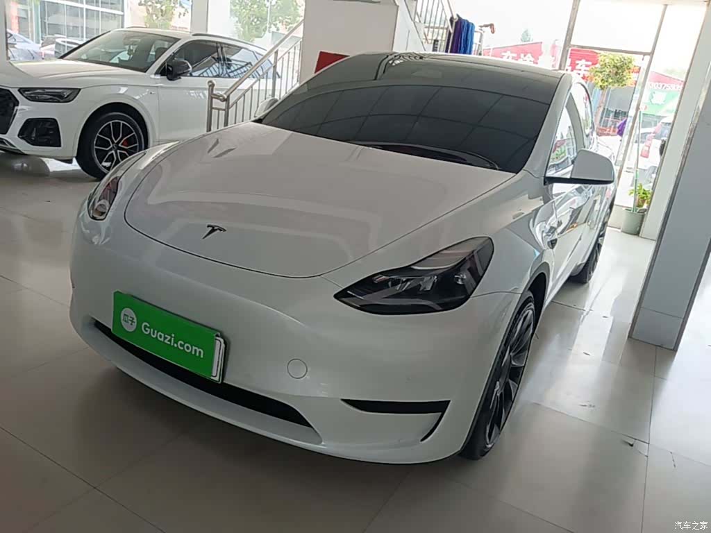 Tesla Model Y, 2023 1