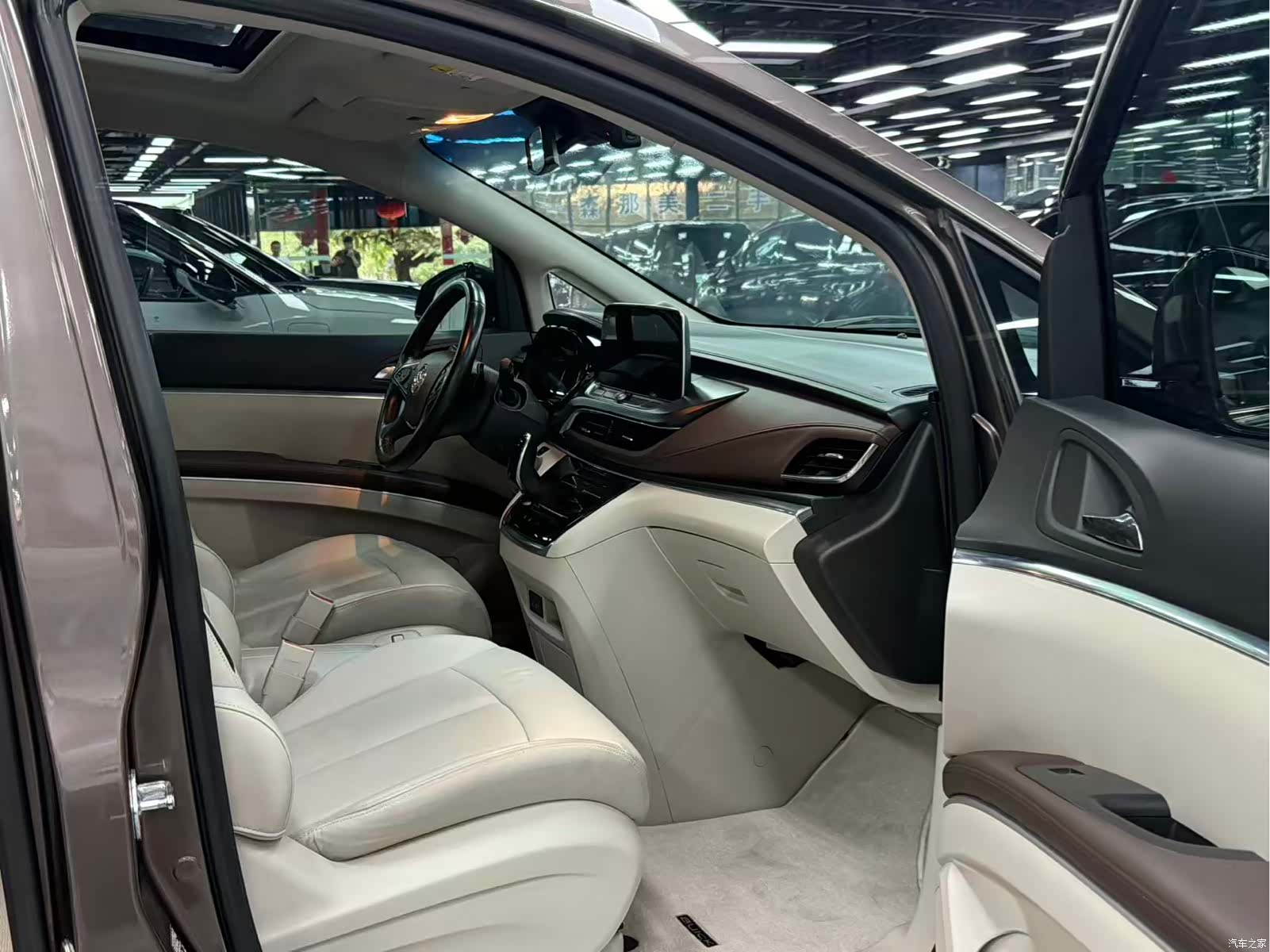 Buick GL8, 2020 11