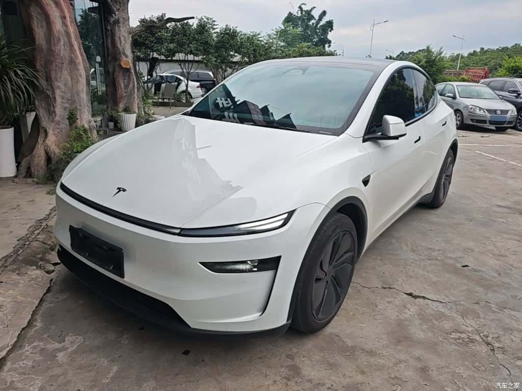 Tesla Model Y, 2025 2