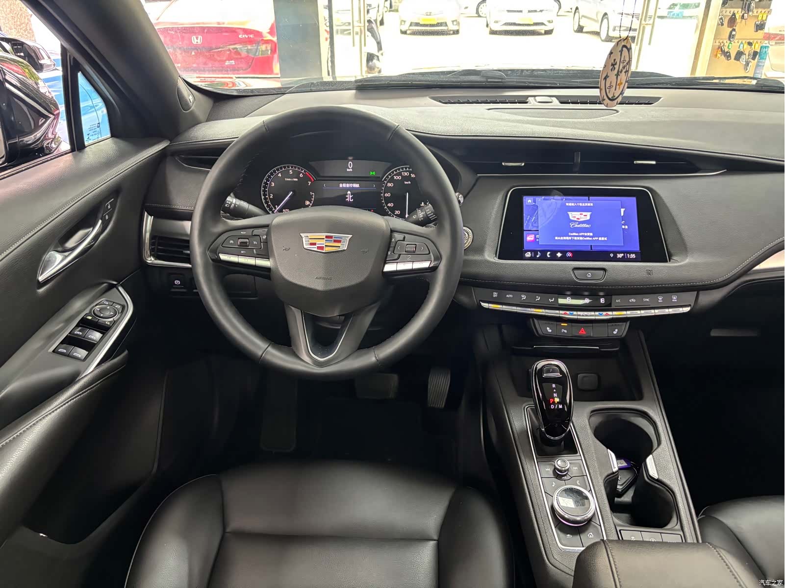Cadillac XT4, 2021 10