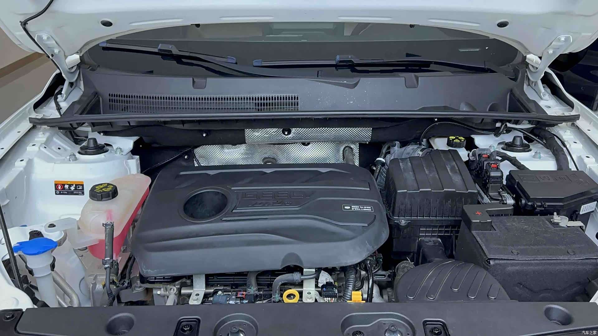 Geely X6, 2022 16