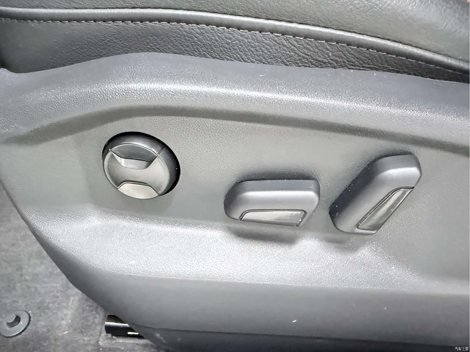 Audi Q2L, 2023 19