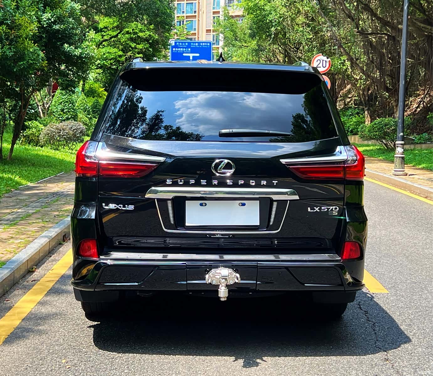 Lexus LX, 2019 18