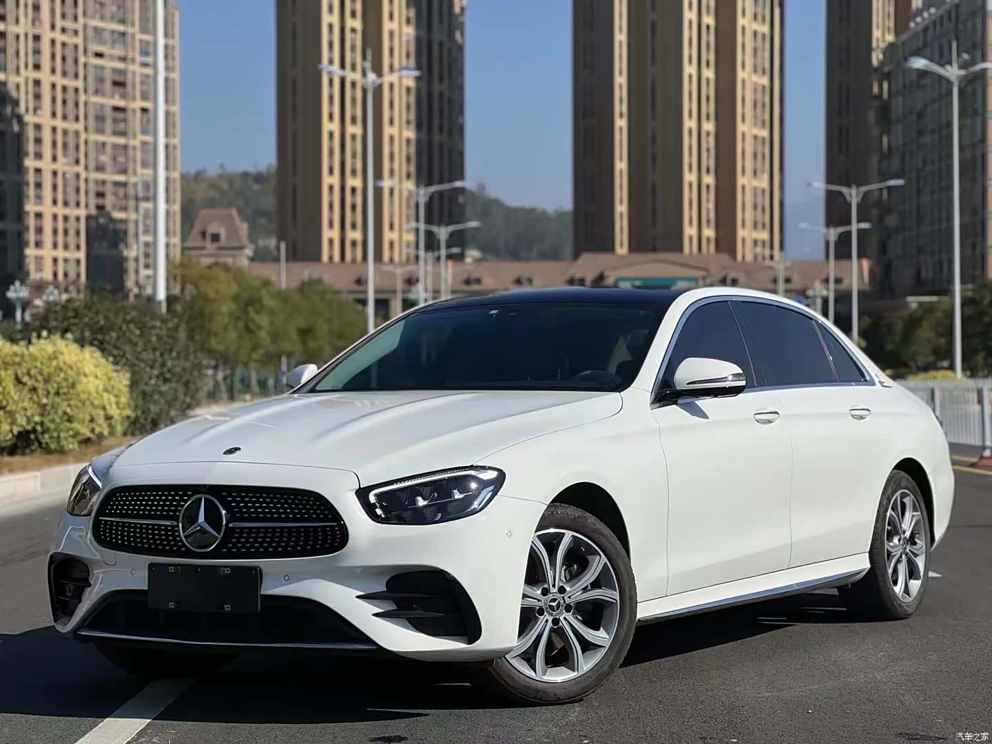 Mercedes-Benz E-Class, 2023 3