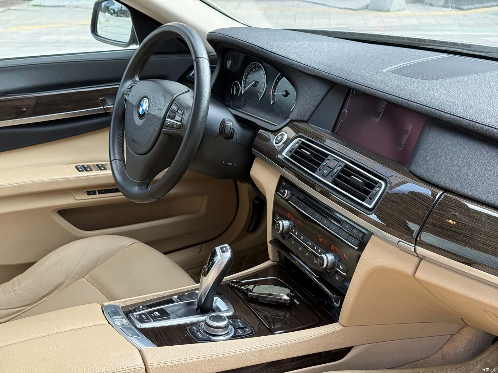 BMW 7 Series, 2011 25