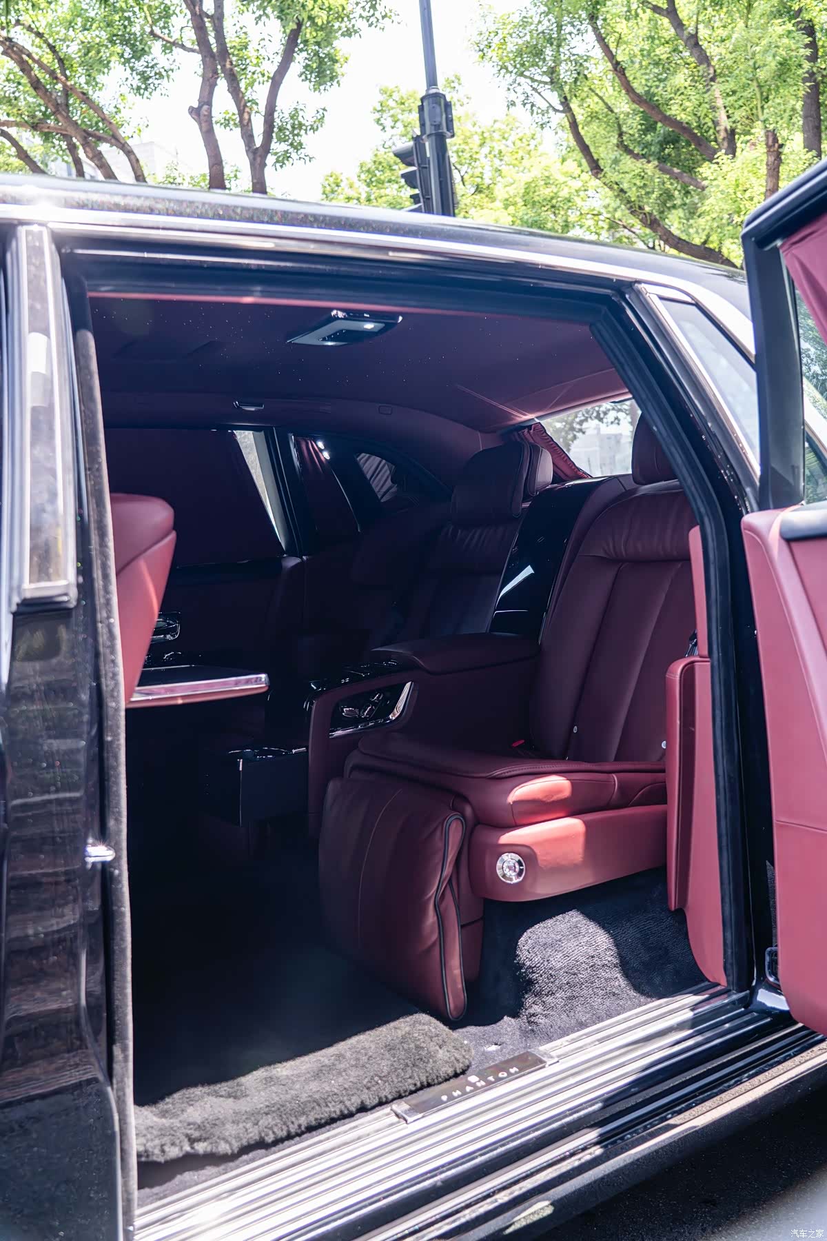 Rolls-Royce Phantom, 2020 13