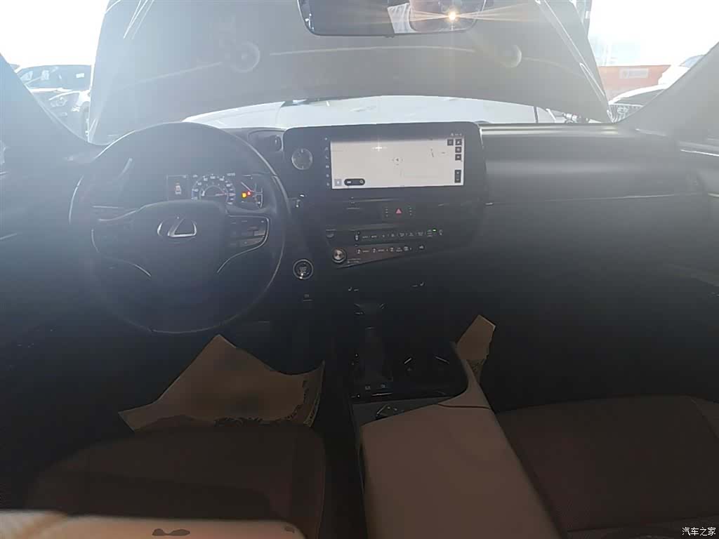 Lexus ES, 2023 10
