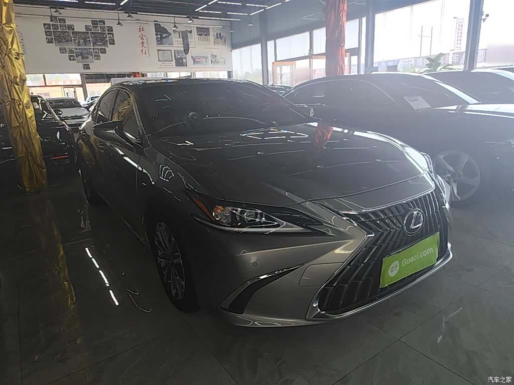 Lexus ES, 2023 4