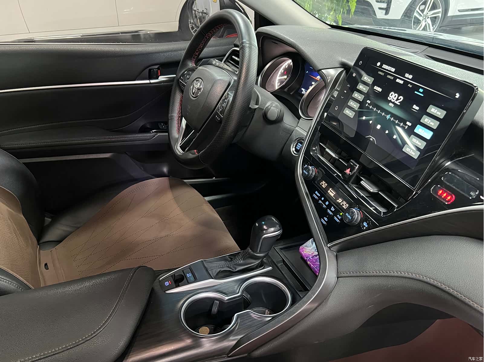 Toyota Camry, 2023 18