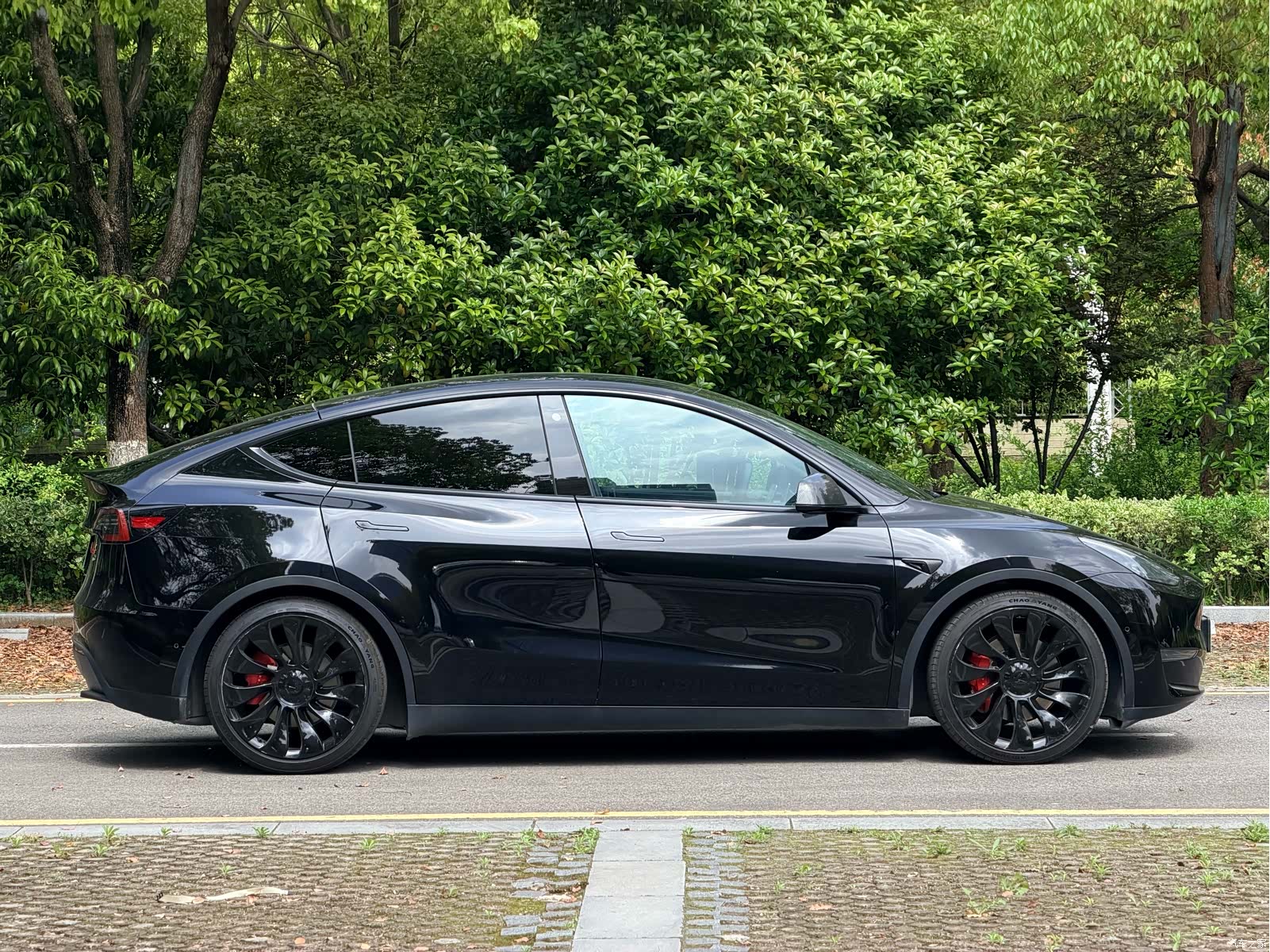 Tesla Model Y, 2022 4