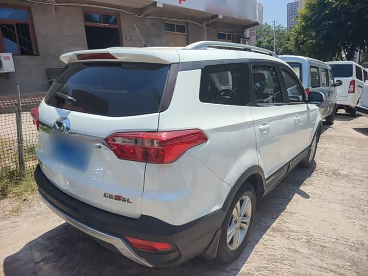 BAIC Huansu S3 2016 S3 L 1.5L МКПП zun xiang xing