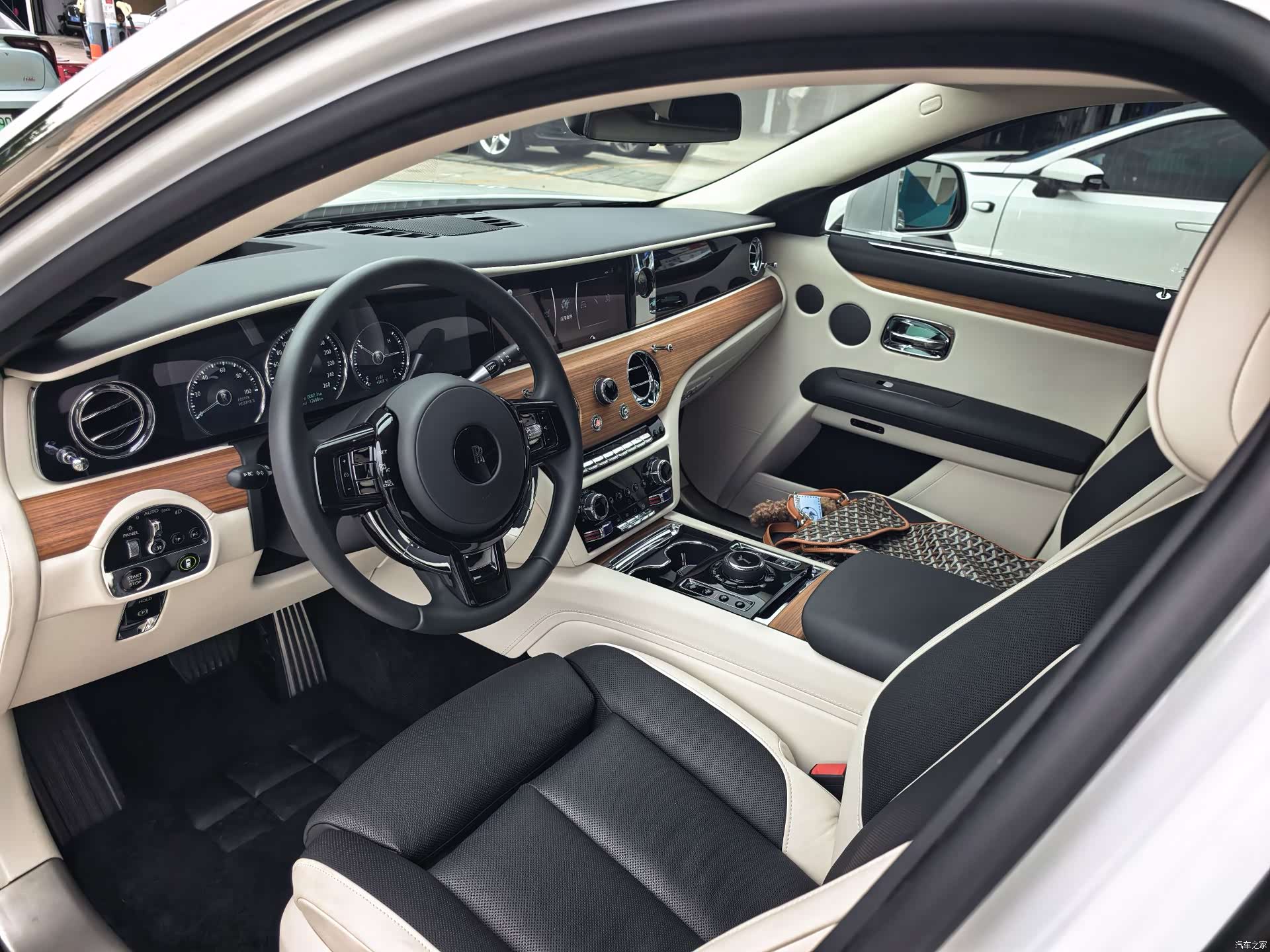 Rolls-Royce Ghost, 2021 4