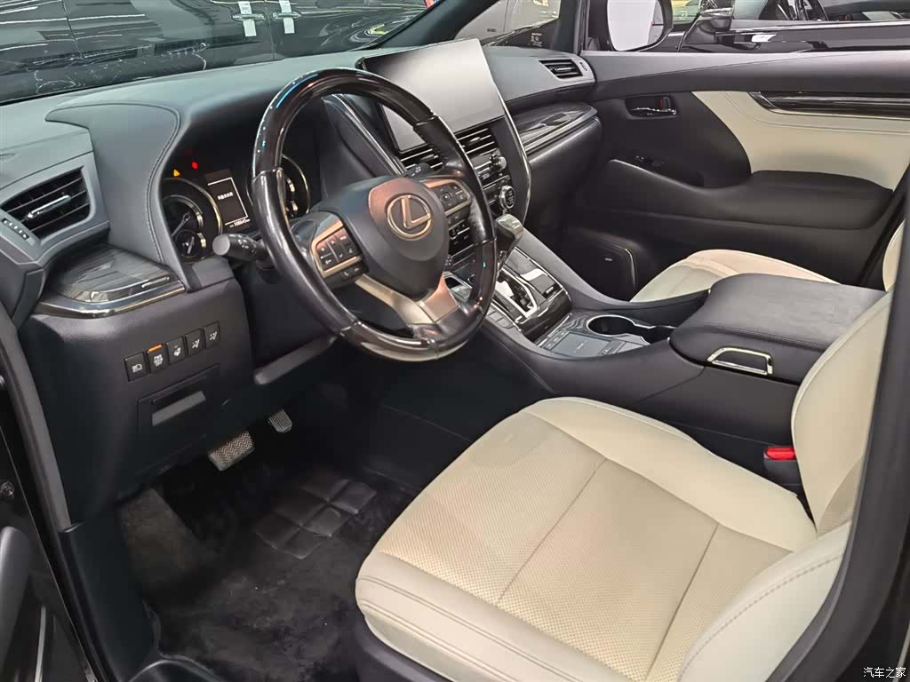 Lexus LM, 2022 10