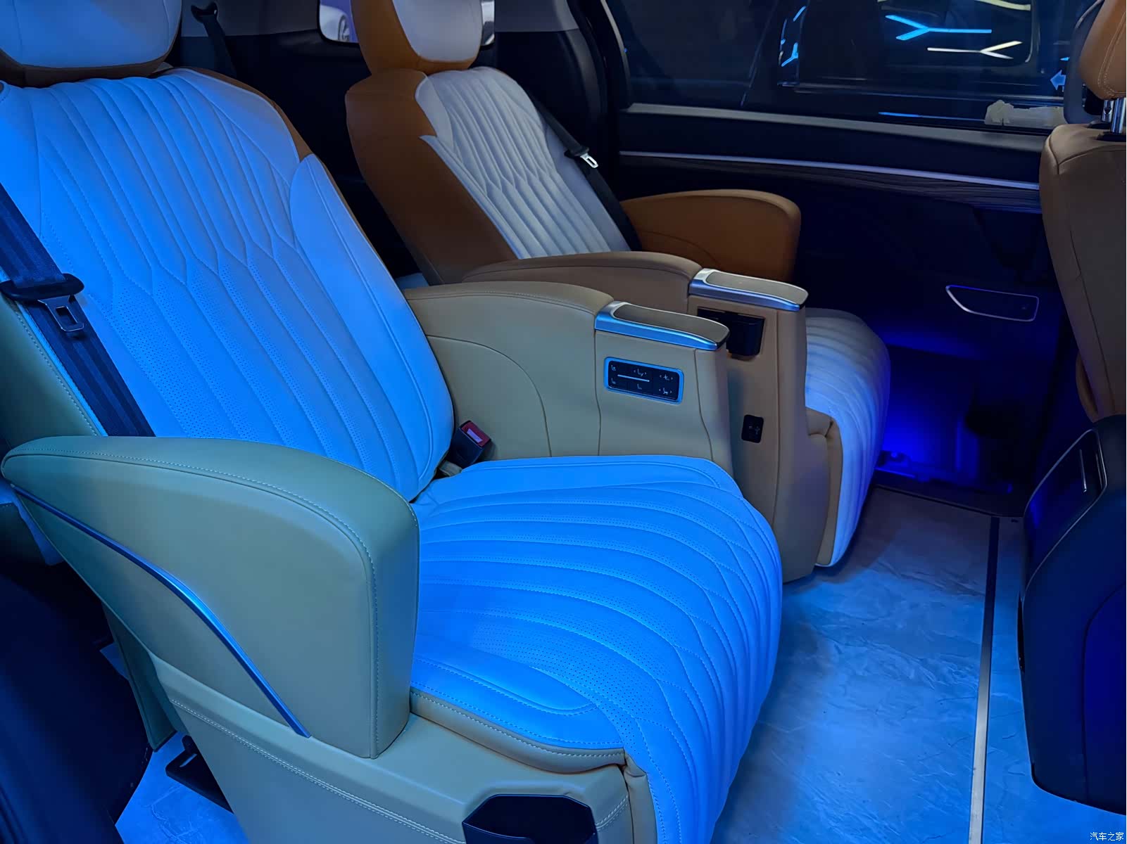 Trumpchi M8, 2022 11