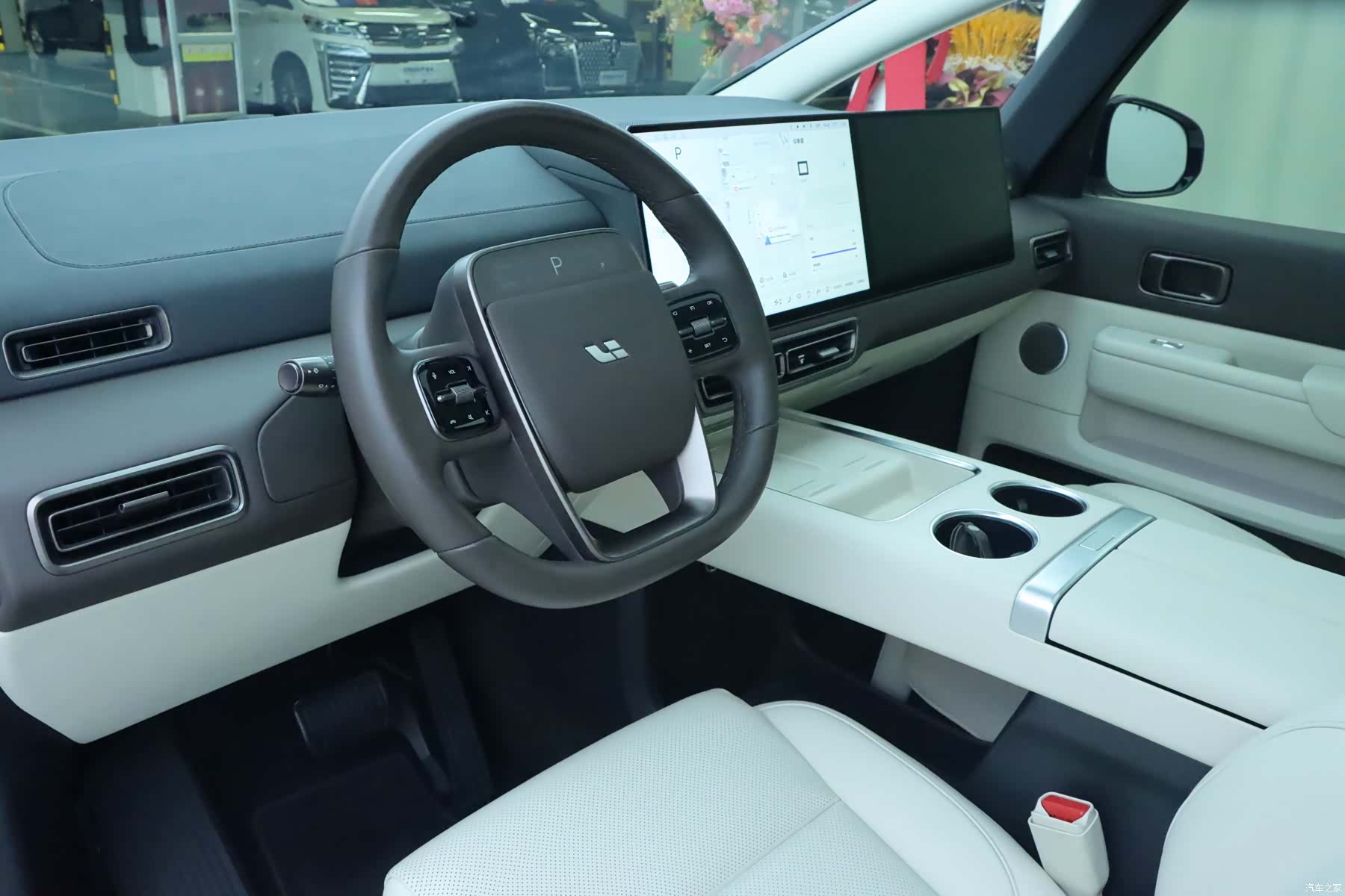 Li Auto MEGA, 2024 6