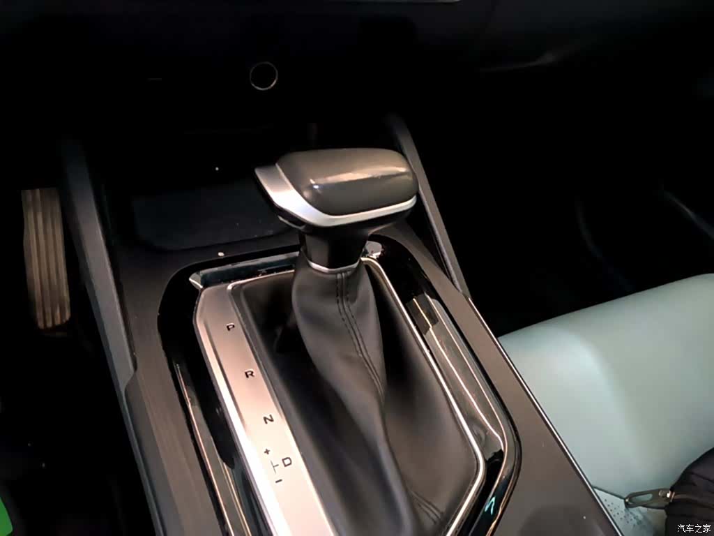 Geely Emgrand, 2022 10